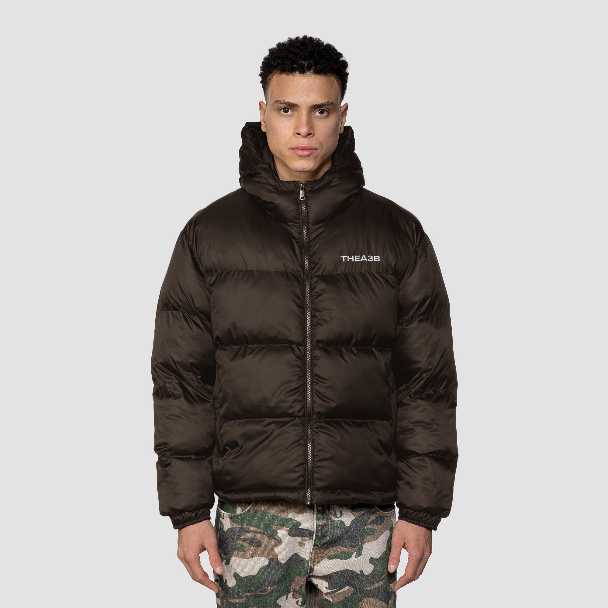 ESSENCE LOGO PUFFER FROSTED - KOFFIE