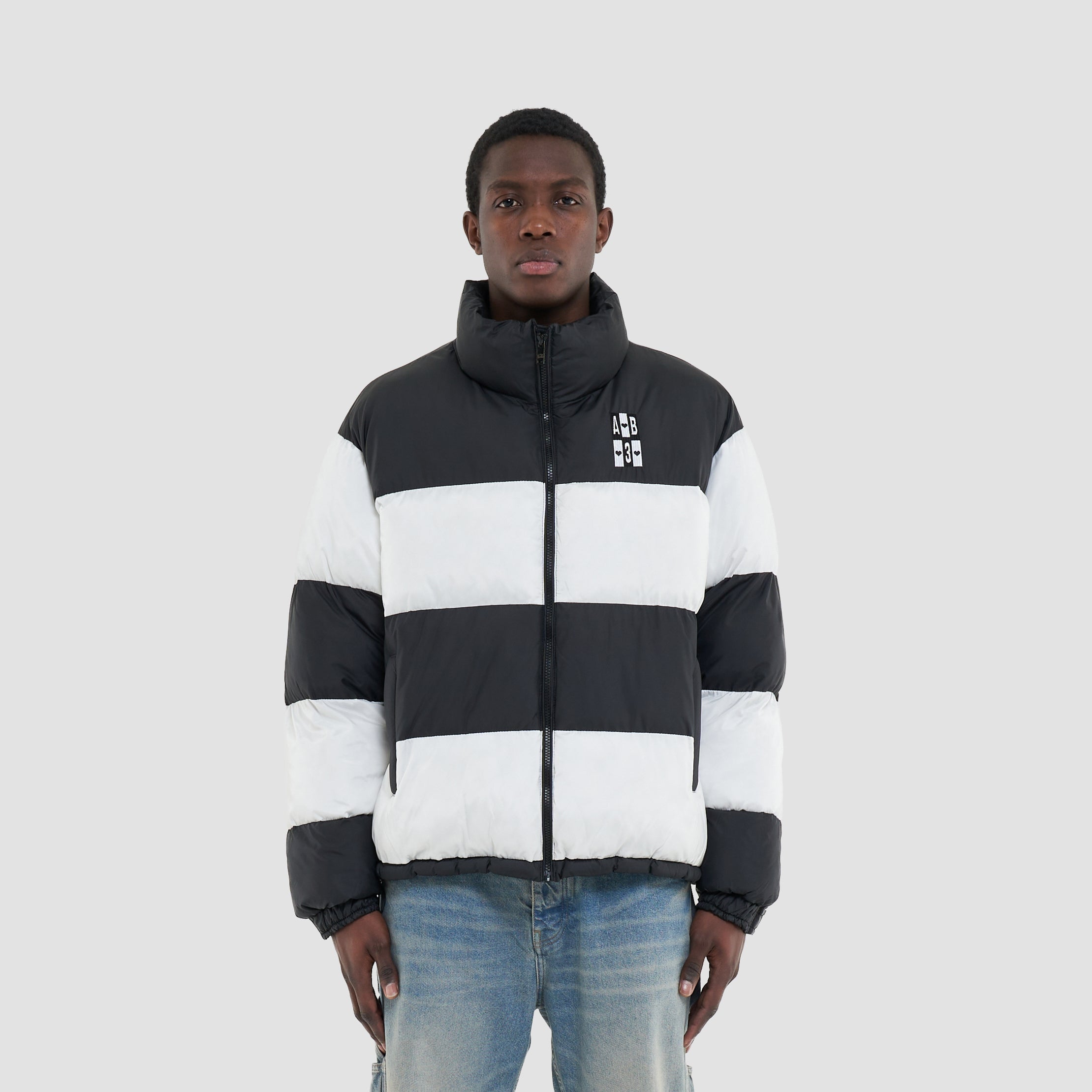 CONTRAST LOGO PUFFER - A3B